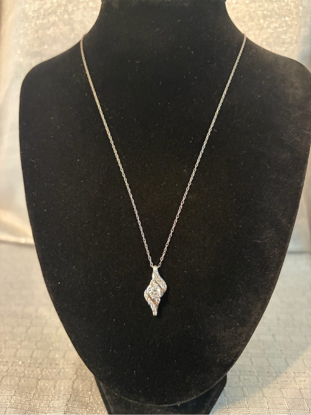 Helzberg Diamonds Elegant Silver Crystal Pendant Necklace